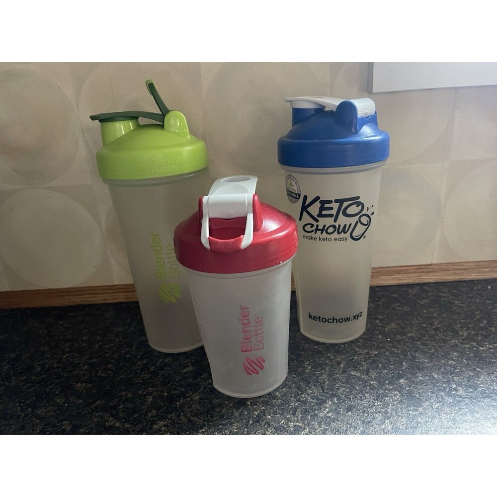 2 - 32 Oz Shaker Bottles & 1 16 Oz